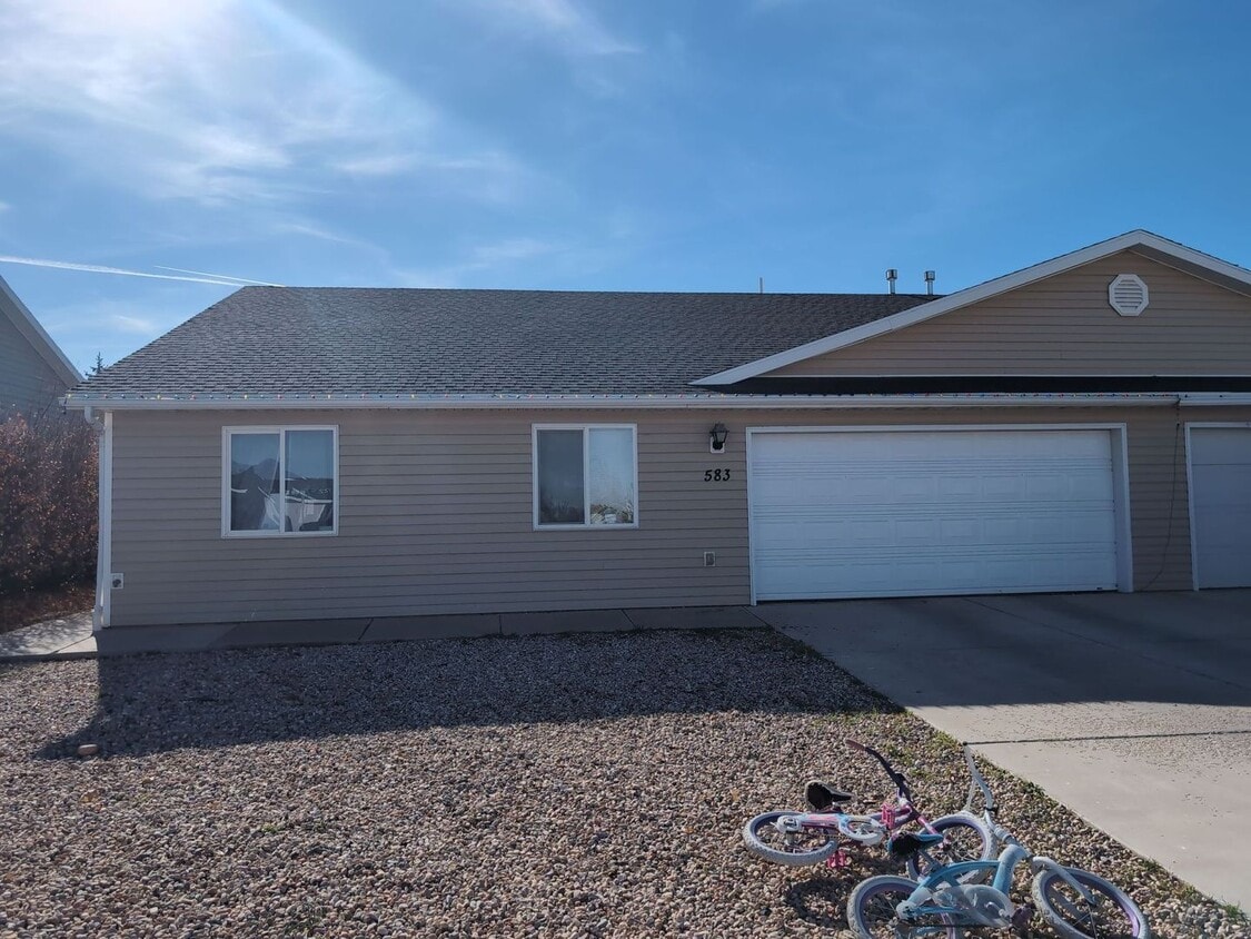 Building Photo - Your Next Home Awaits!