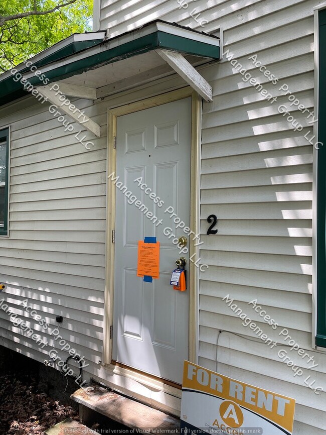 Building Photo - Northwest One Bedroom Unit close GVSU and ...