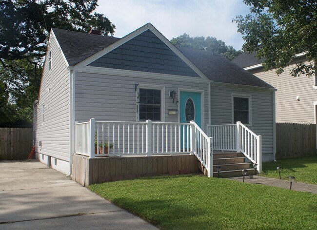 Building Photo - 810 Hughes Ave