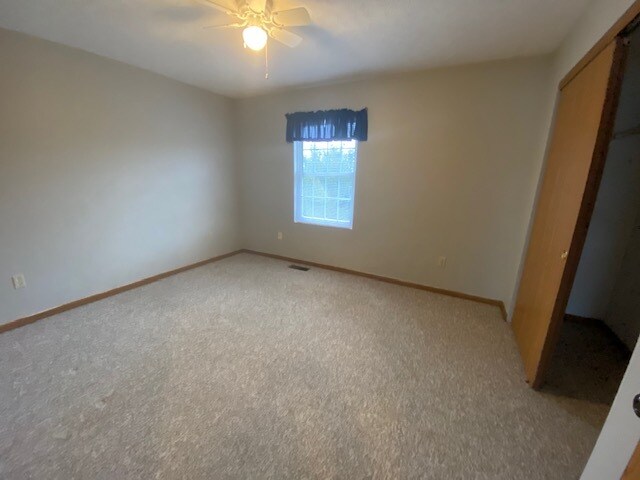 Building Photo - 402 N Owens Dr