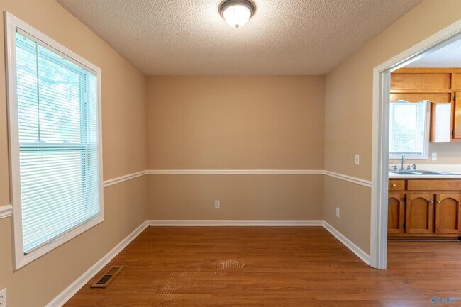 Building Photo - 155 Mylo Cir