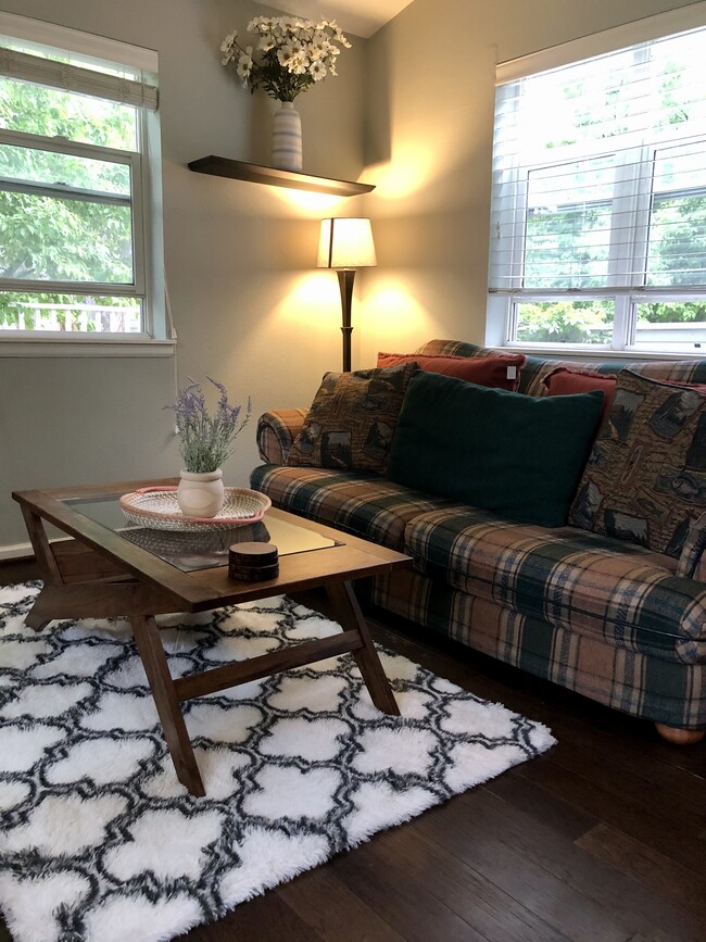Roomy - 3077 29th St