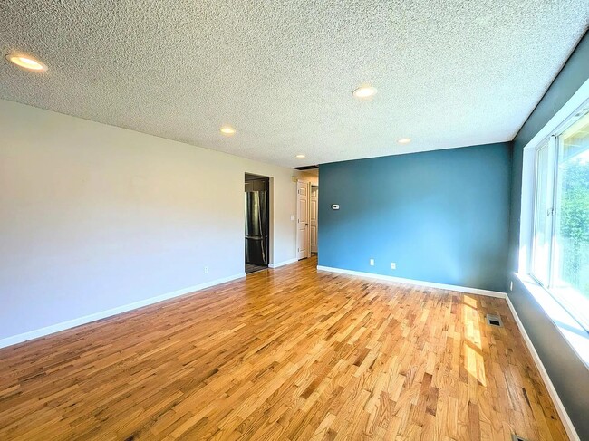 Building Photo - 2200 S 292nd St