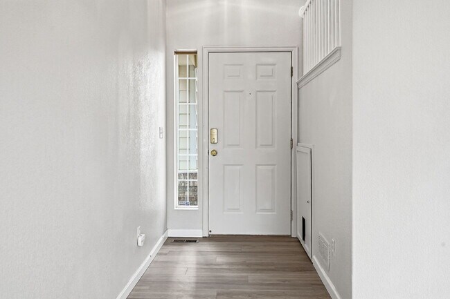 Foto del edificio - Welcome to this well-maintained 4-bedroom home in the heart of Thornton!