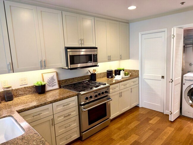 Foto del edificio - Luxury Condo in Heart of Downtown Los Gatos