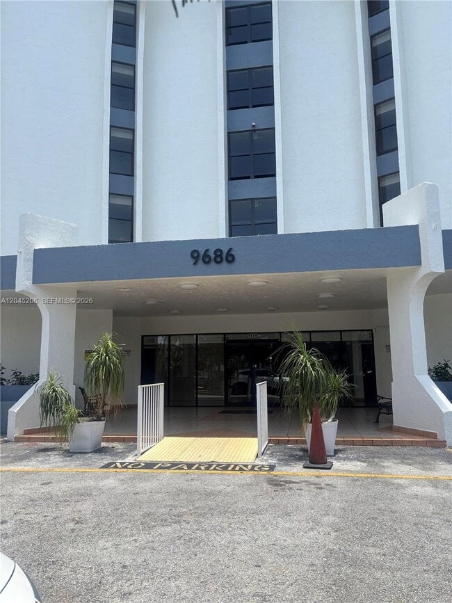 Building Photo - 9686 Fontainebleau Blvd
