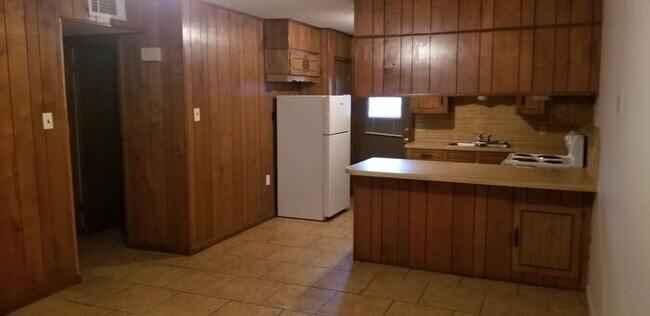 Building Photo - 2 BD, 1 BA, Triplex in Jacksonville