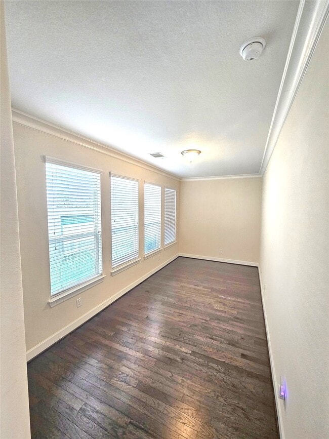 Building Photo - 9610 Knights Station Dr