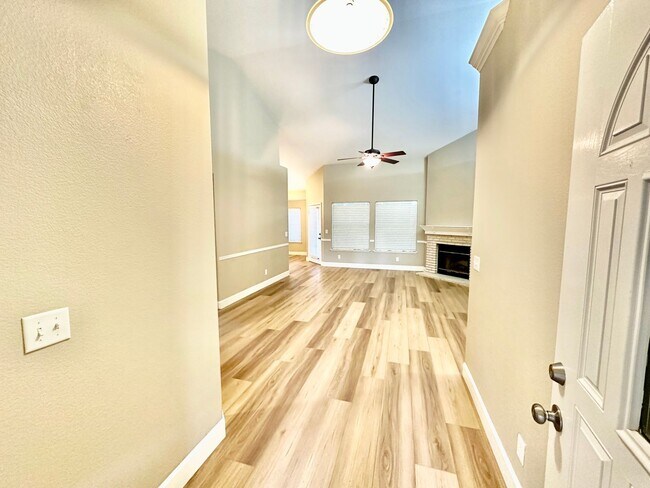 Foto del edificio - North Clovis 3/2 Near Buchanan Education C...