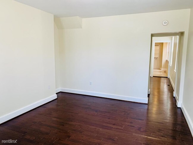 Building Photo - 3 br, 2 bath Townhome - 109 Bloomsbury Ave