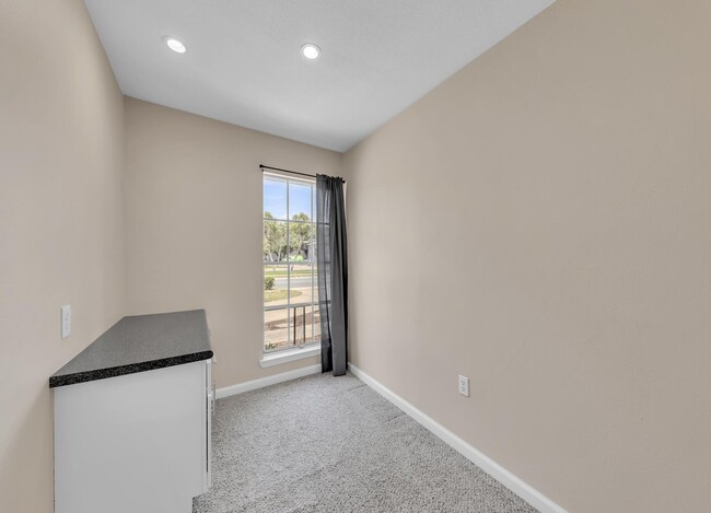 Foto del edificio - 702 Mayflower Ave