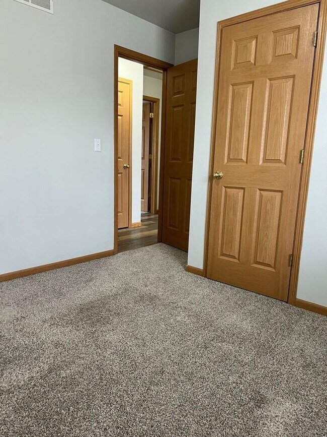 Building Photo - 1703 Dainesway Dr Valparaiso, IN 46383