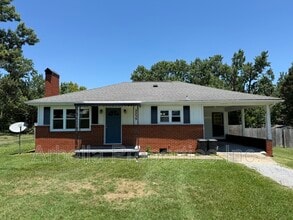 Building Photo - 2239 Buckingham Rd