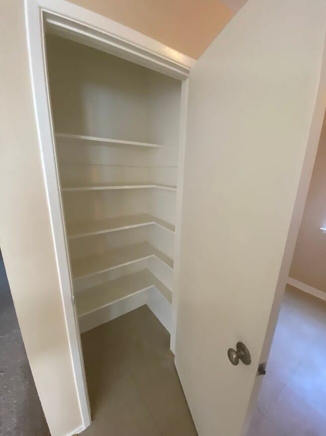 Building Photo - 3 bedroom 2 bath and Move in Ready in Lemo...