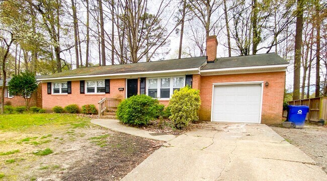 Foto del edificio - Charming Brick rancher close to CNU