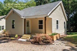 Building Photo - 132 W Vernon Ave