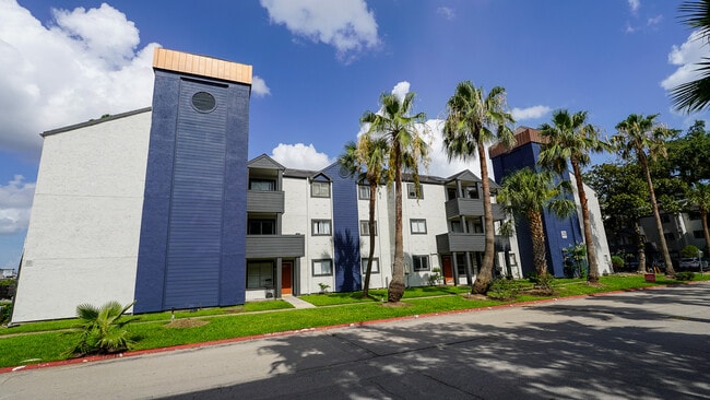Building Photo - Windsor Manor