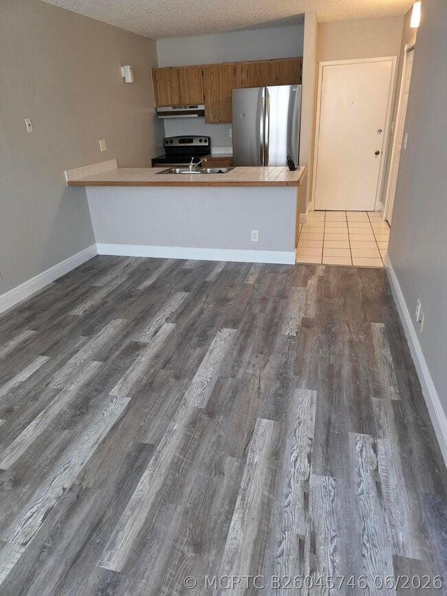 Building Photo - 2401 Riverside Dr