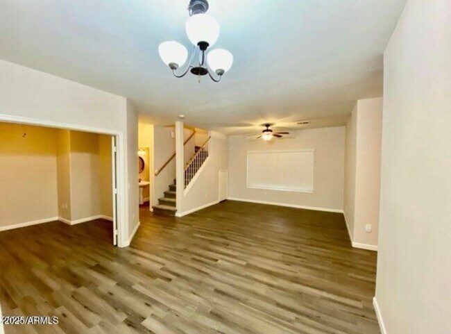 Foto del edificio - 4056 E Abraham Ln