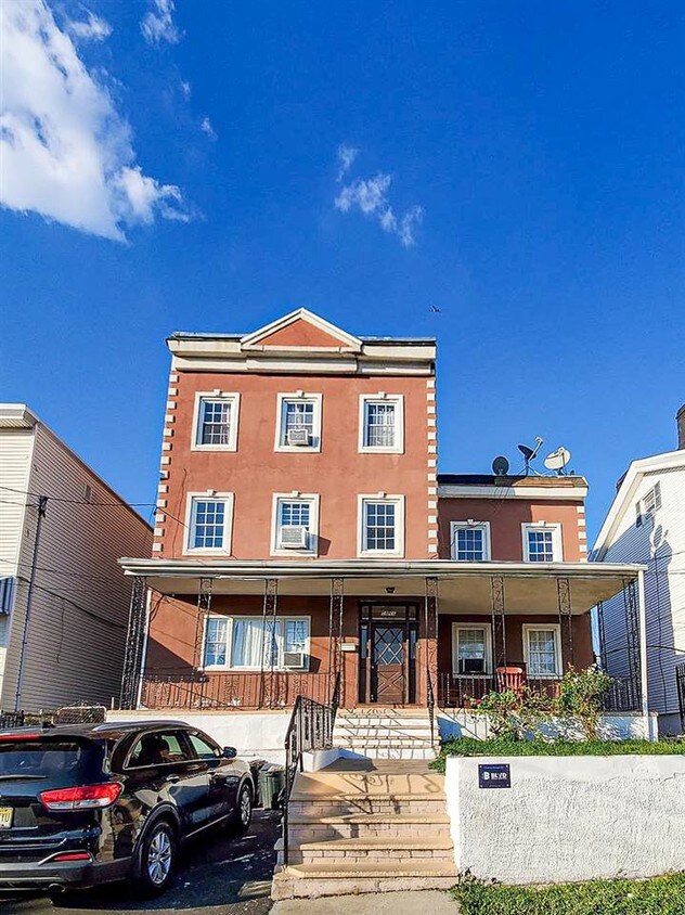 58 Henry St Unit 4, Jersey City, NJ 07306 Room for Rent in Jersey