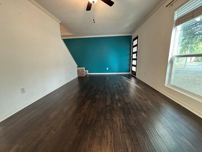 Building Photo - 1209 S Trace Dr