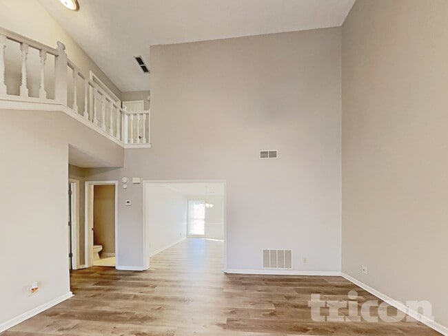 Foto del edificio - 2207 Meadow Valley Cir