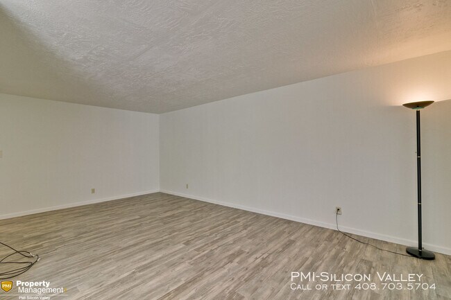 Building Photo - 183 Del Medio Ave