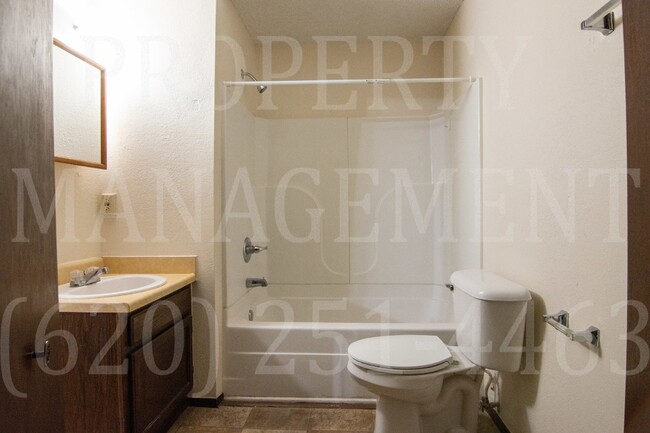 Building Photo - 2 Bedroom 1 Bathroom