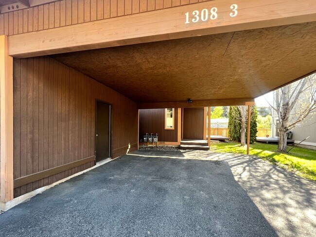 Foto del edificio - 1308 N Brooklane St