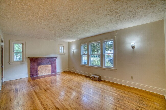 Building Photo - 400 Harvard Pl