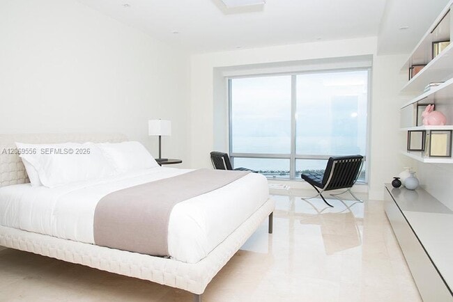 Building Photo - 1425 Brickell Ave