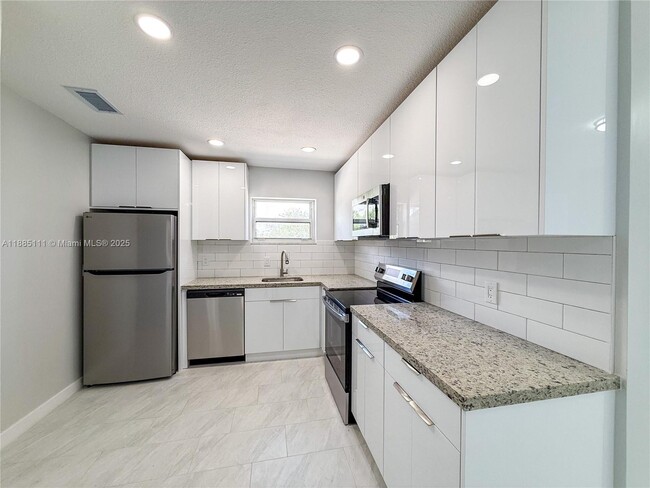 Foto del edificio - 5621 NE 22nd Ave