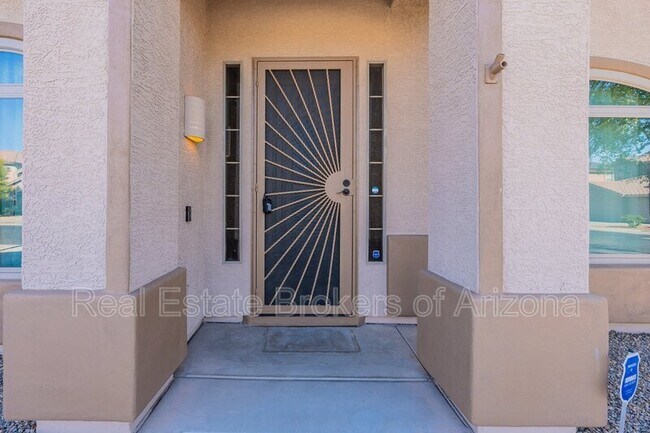 Building Photo - 7257 W Paradise Ln