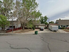 Building Photo - 433 Oleander Way