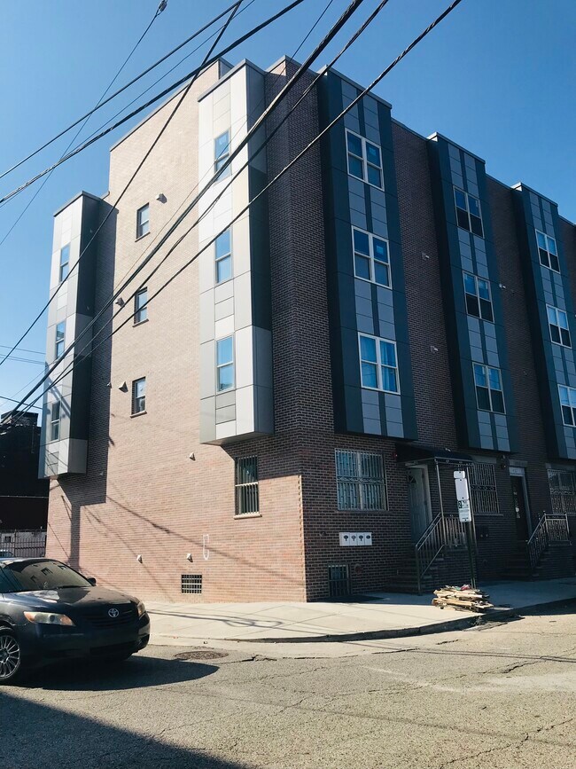 Building Photo - 430 N 9th St
