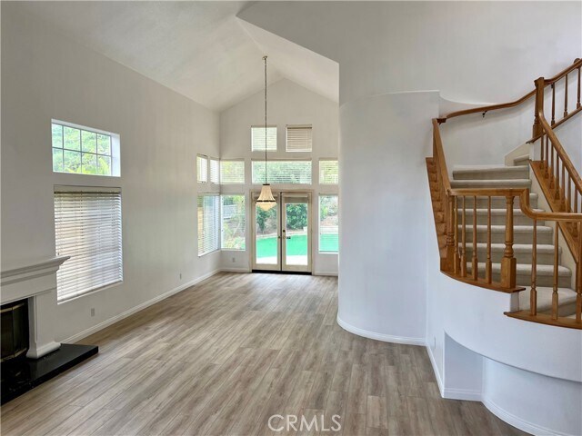 Building Photo - 26601 White Oaks Dr