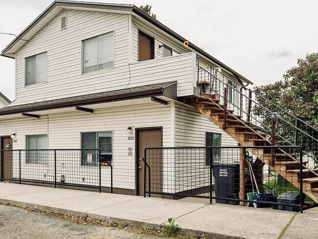 Building Photo - 3220 Clark St