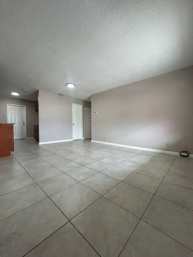 Foto del edificio - 323 NW 15th St