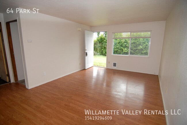 Building Photo - Newly updated unit near hospital and medic...