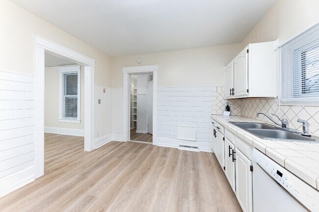 Foto del edificio - 405 Starkweather St