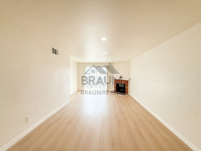 Foto del edificio - 11839 Burbank Blvd
