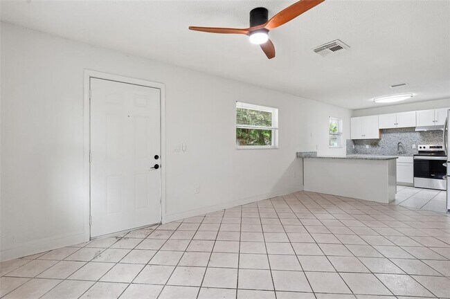 Foto del edificio - 7133 Pinewood Dr