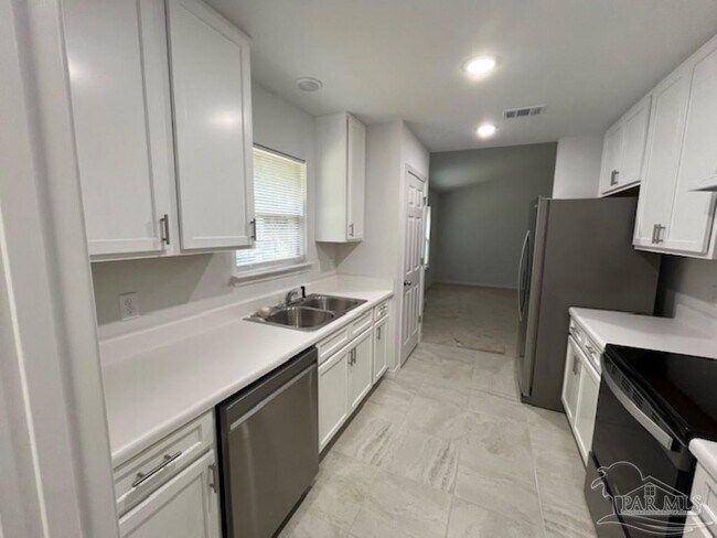 Building Photo - 9606 Pickwood Dr
