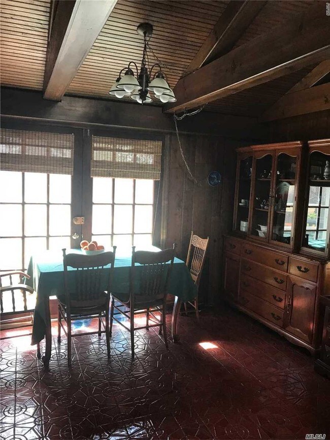 Foto del edificio - 1195 Springs Fireplace Rd