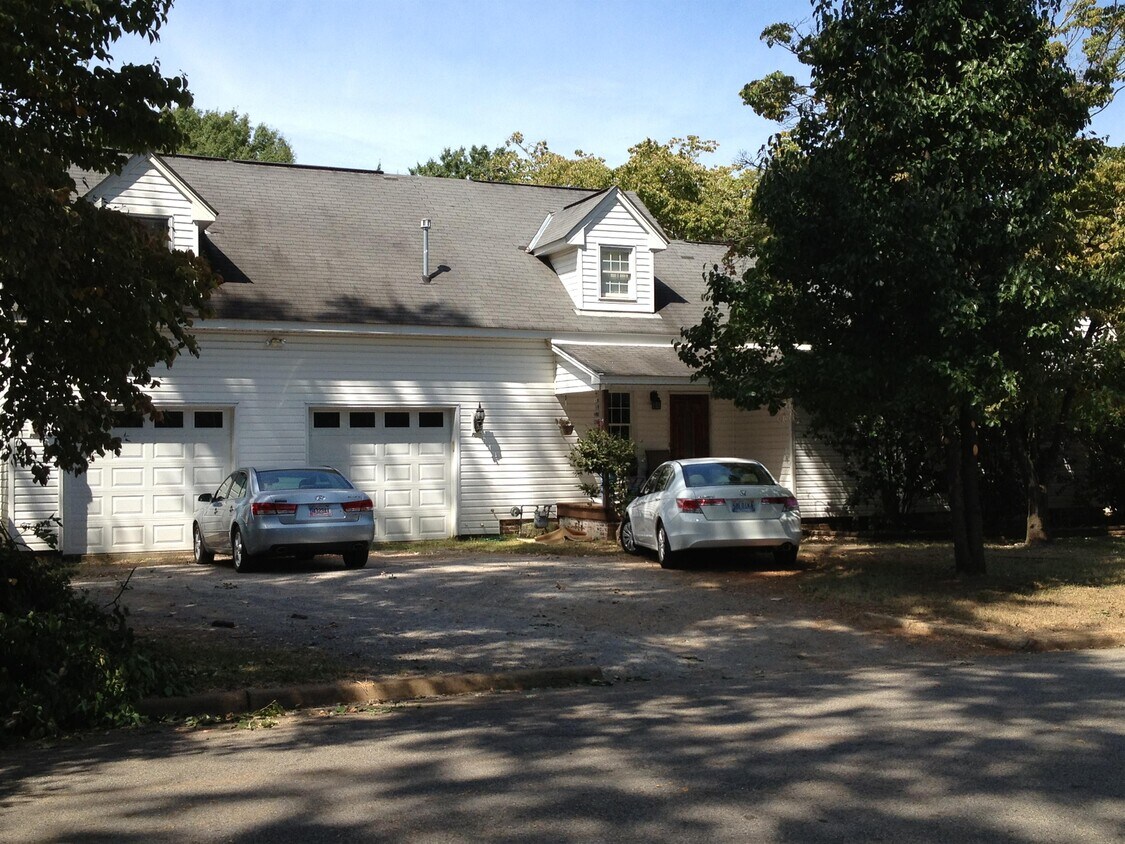 Primary Photo - 1600 4th Ave E