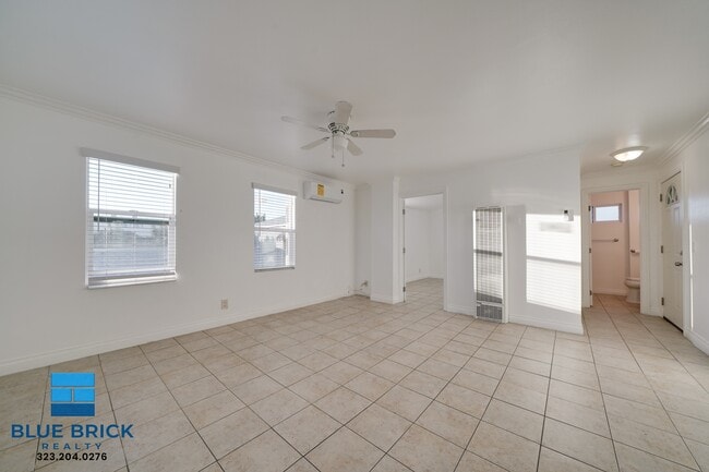 Building Photo - 1719 W 35th Pl