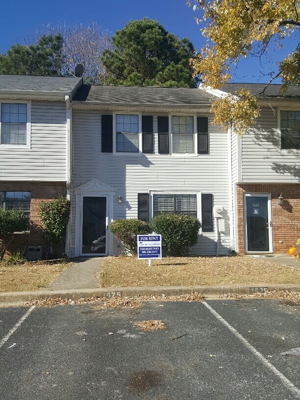 1525 Applegate Ln, Alabaster, AL 35007 Townhome Rentals in Alabaster