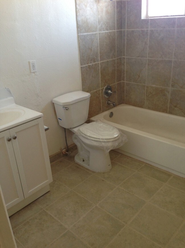 Baño - 1411 W Clarendon Ave