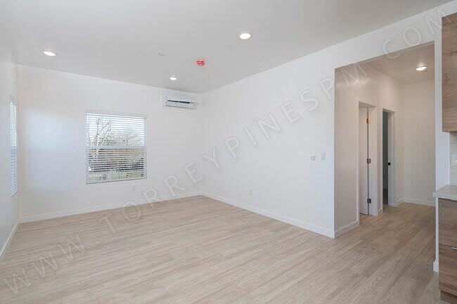 Foto del edificio - 3021 Luna Ave