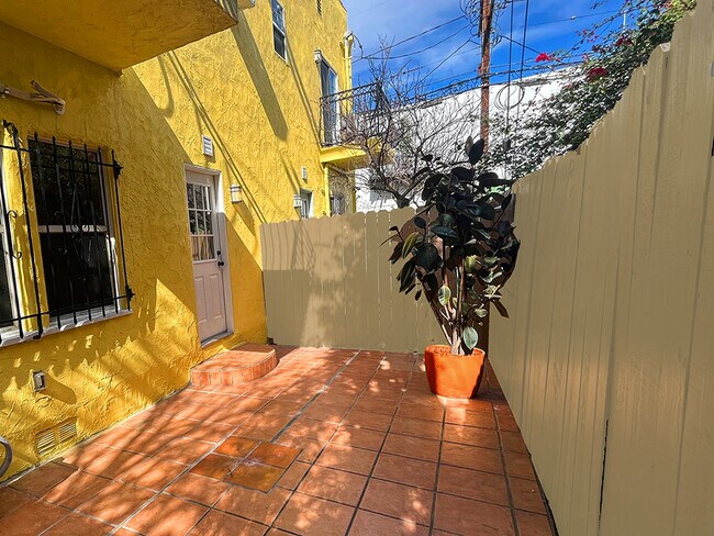 Patio privado - 632 N Sycamore Ave